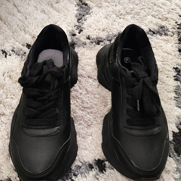 Shoes - Picture 3 of 6